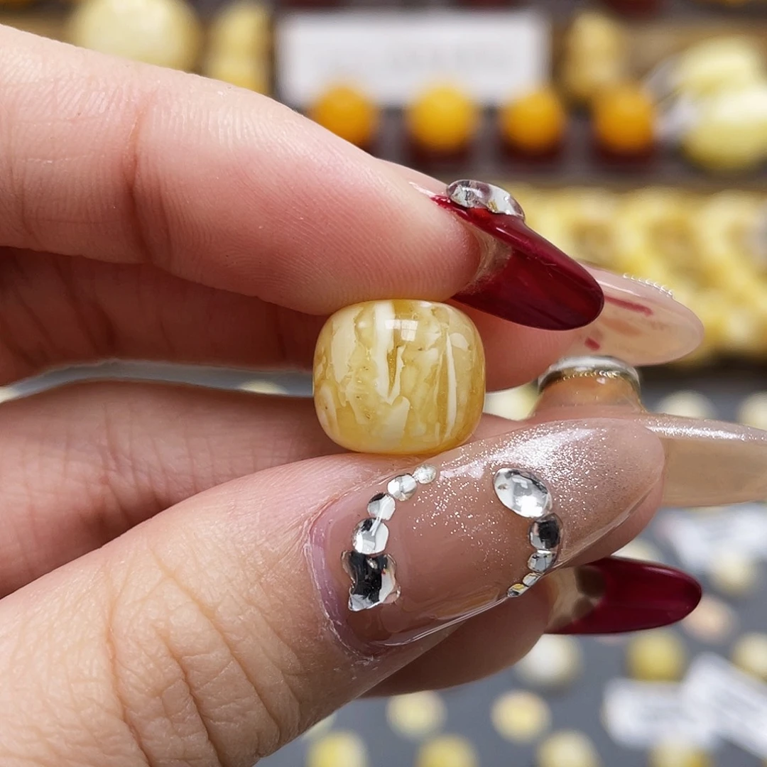 琥珀裸石未镶嵌蜜蜡老型12.1*10.8mm瑕疵