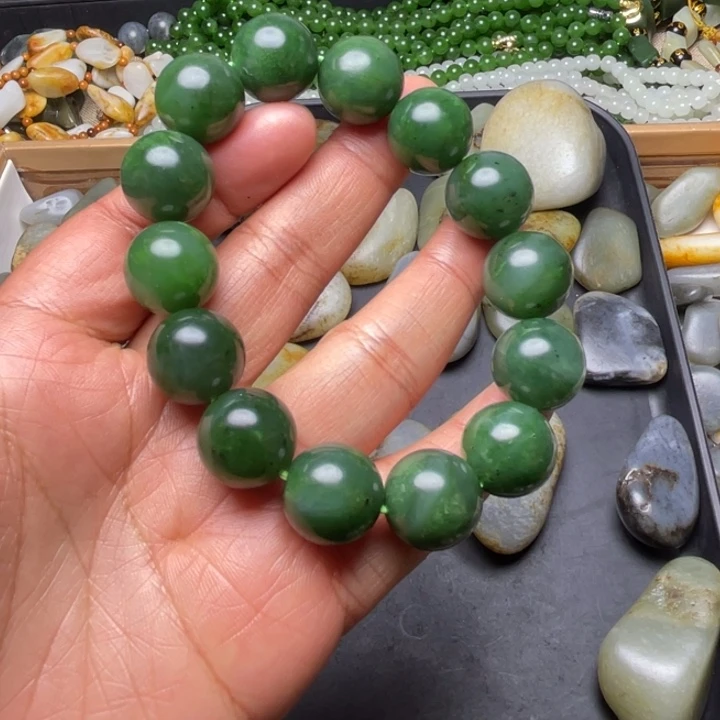 和田玉未镶嵌珠宝半成品有包容