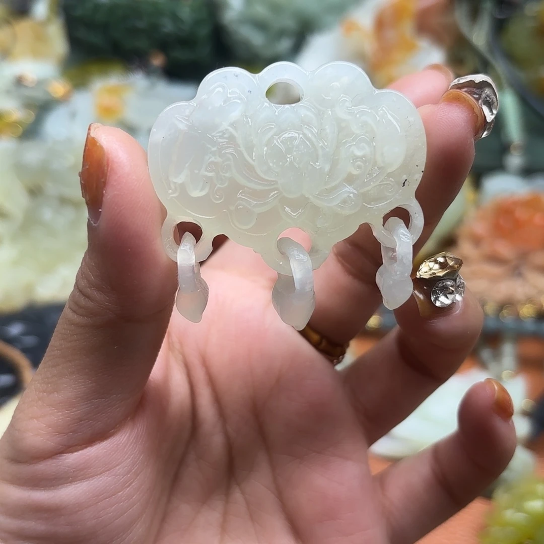 蛇纹石玉未镶嵌吊坠