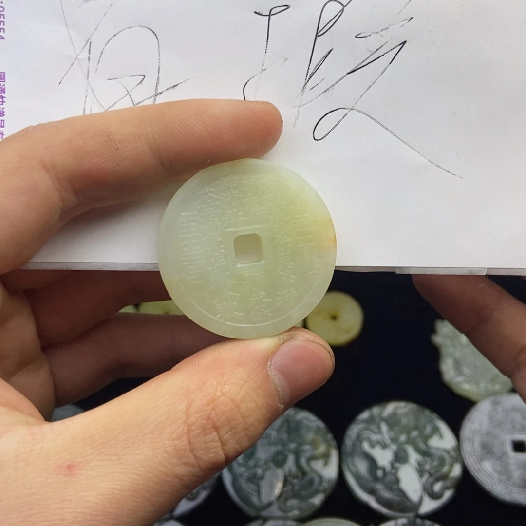 蛇纹石玉颈饰未镶嵌小**?