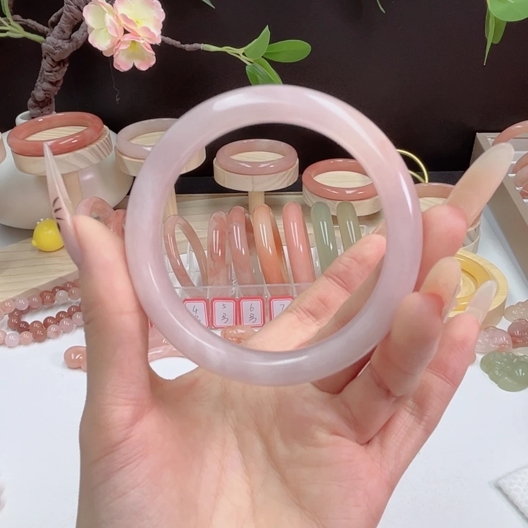 娇***儿石英质玉未镶嵌手镯