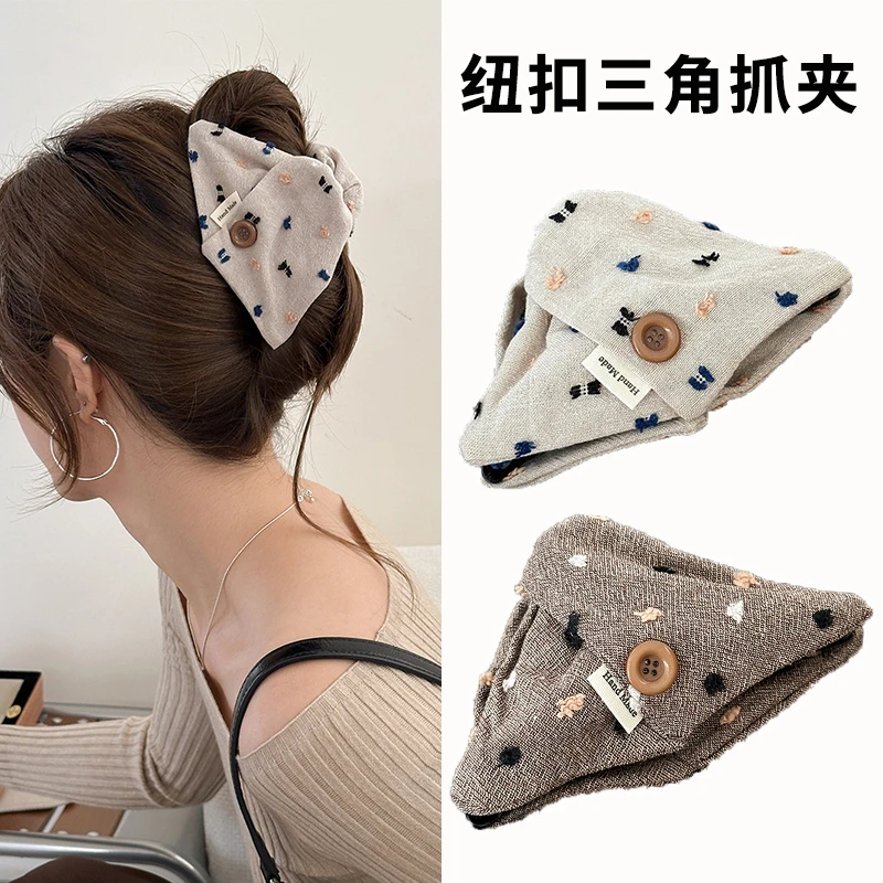 布艺纽扣三角抓夹女韩系温柔风发夹秋冬新款后脑勺鲨鱼夹大号夹子