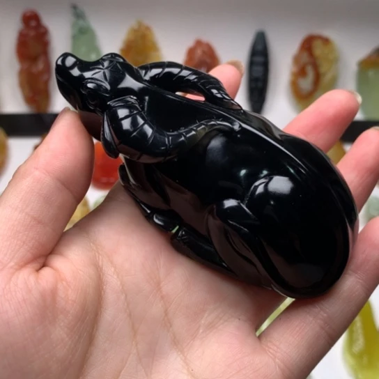 岫玉未镶嵌颈饰牛