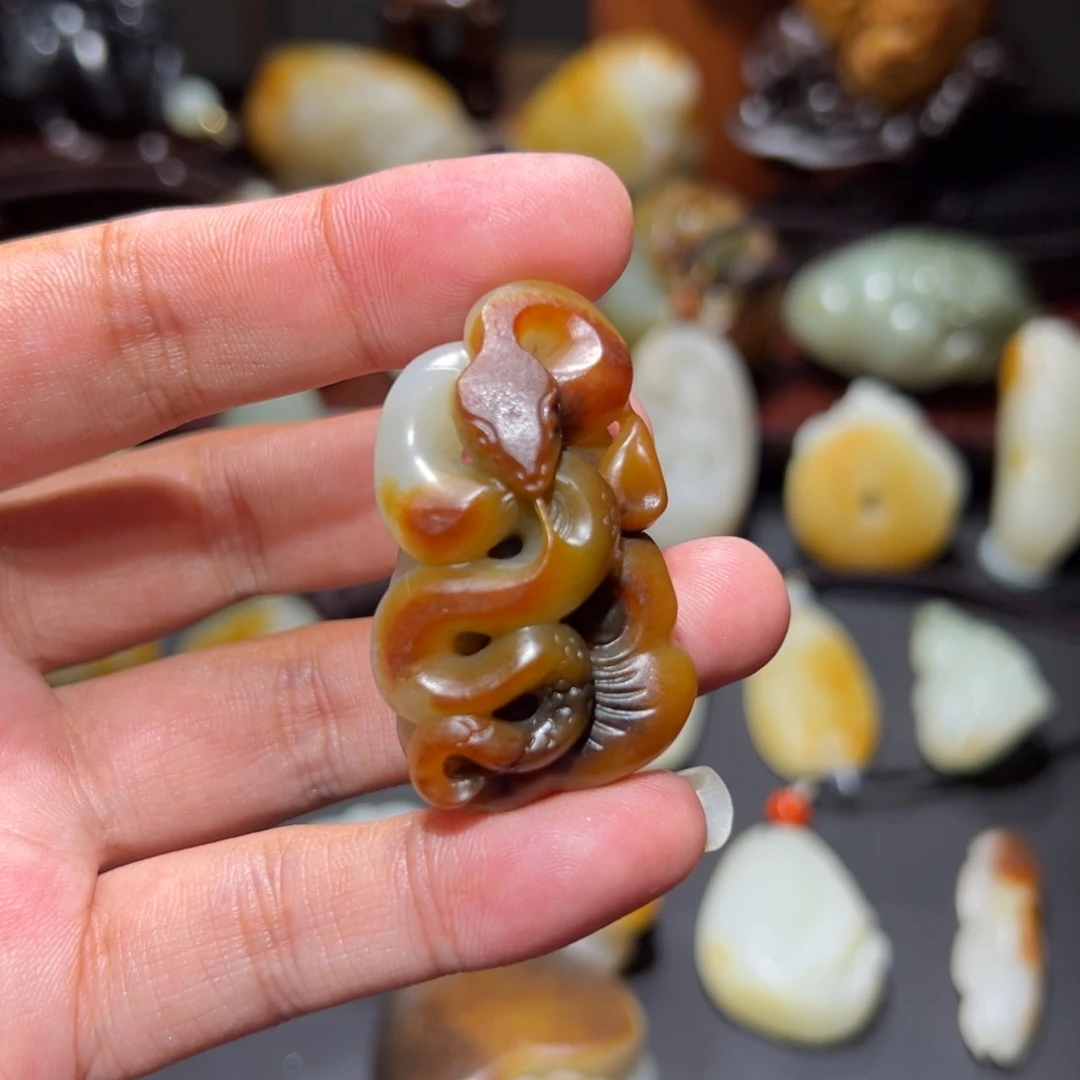 颈饰未镶嵌和田玉（糖玉）木**木