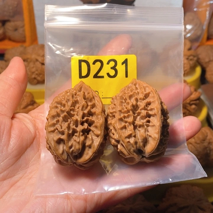 文玩核桃把件蔡**/招财鼠。   37