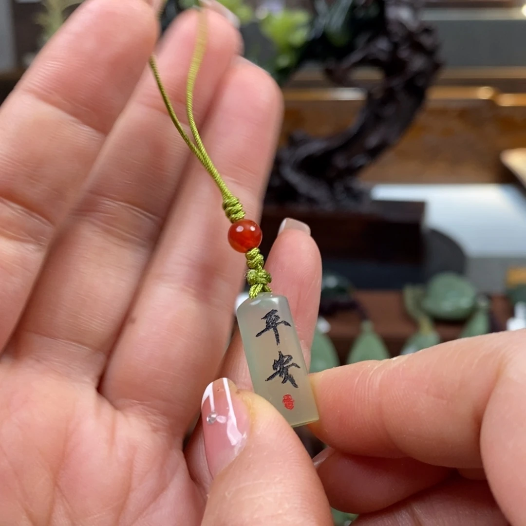 蛇纹石玉挂件未镶嵌