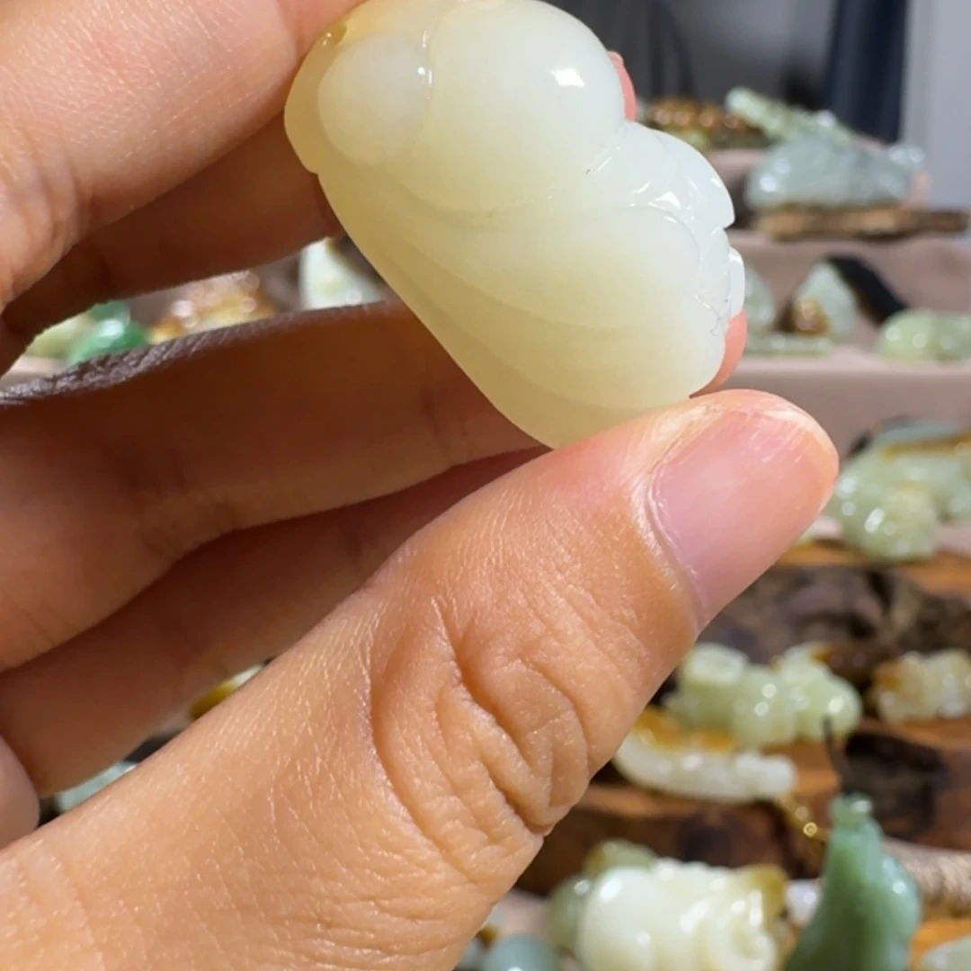 颈饰未镶嵌和田玉（糖玉）