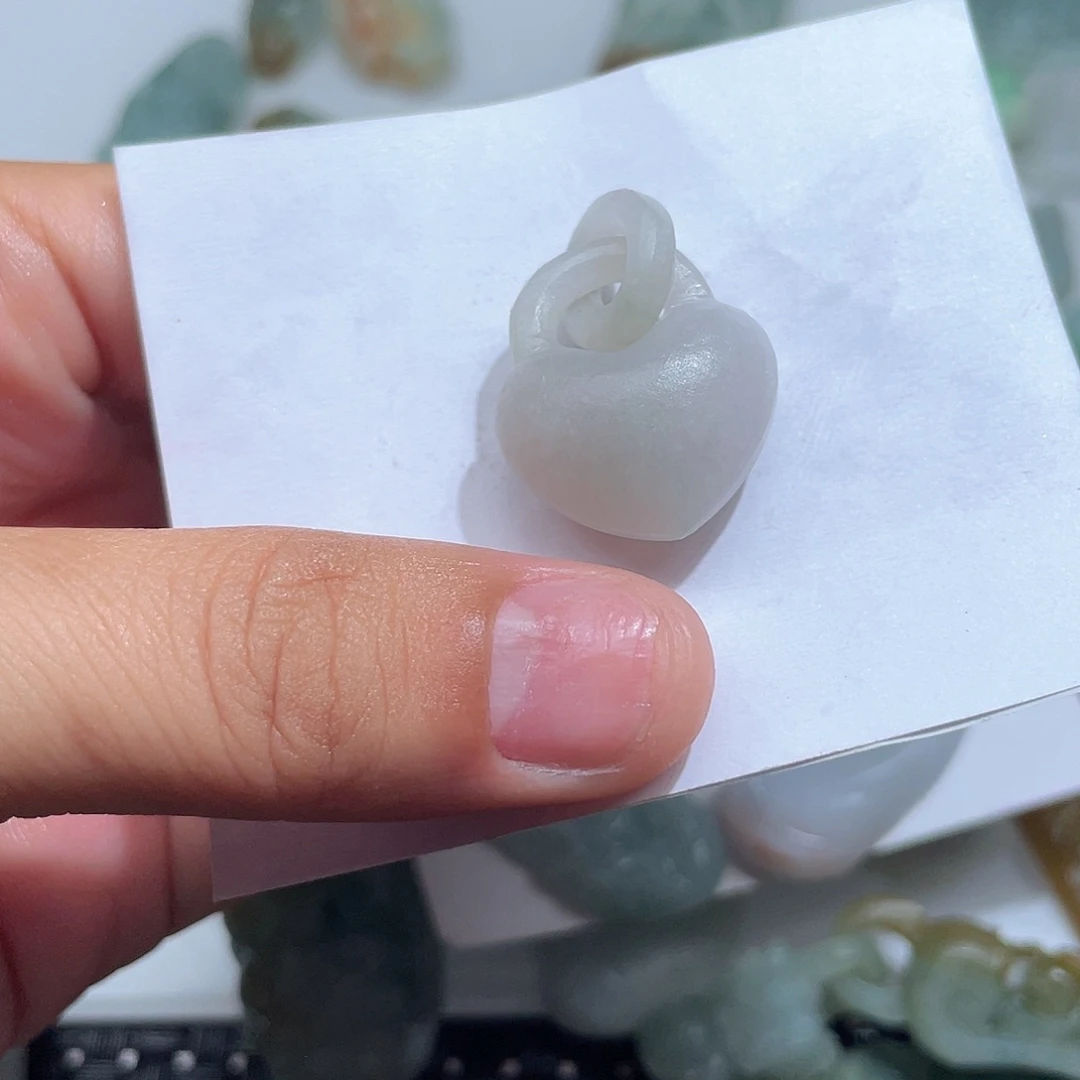 未镶嵌定制翡翠是