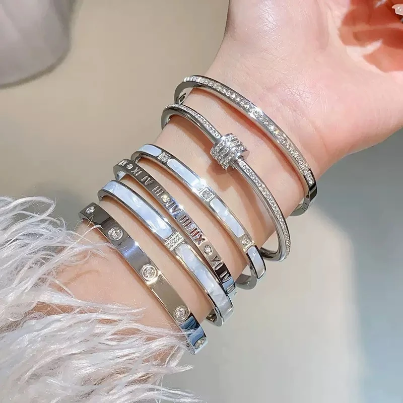 钛钢锆石耳饰 【直播间扣号】饰品轻奢小众高级项链手链 默认微瑕