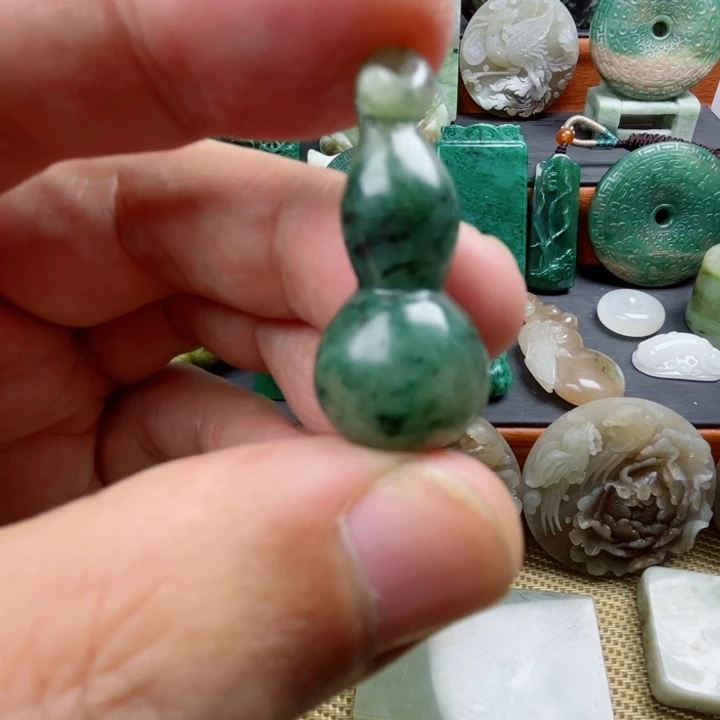 独山玉未镶嵌珠宝半成品