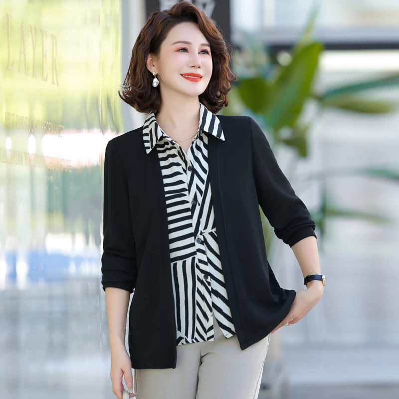 妈妈春装2025新款条纹经典翻领假两件衬衫气质中老年人女装T恤衫