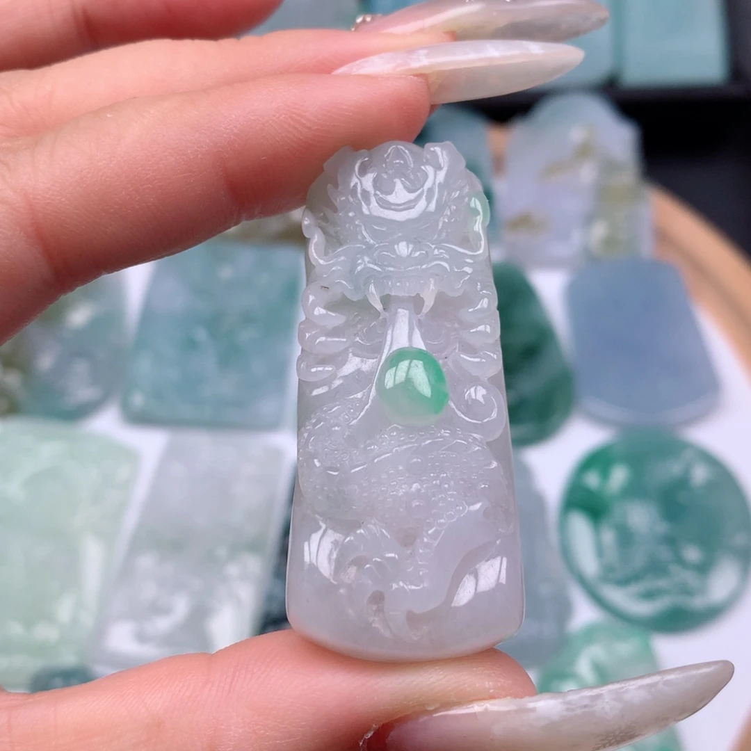 【闪购商品】翡翠颈饰未镶嵌龙牌