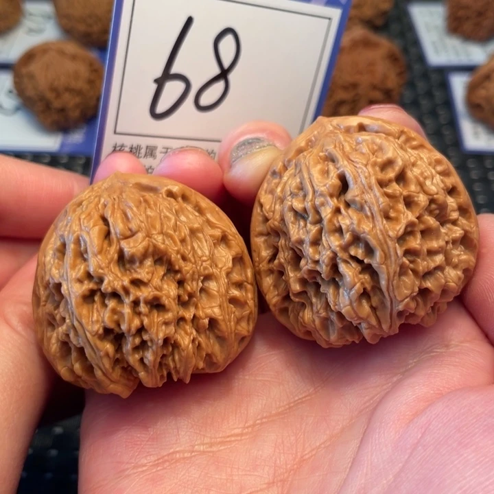 桃核把件41南疆石68。。。