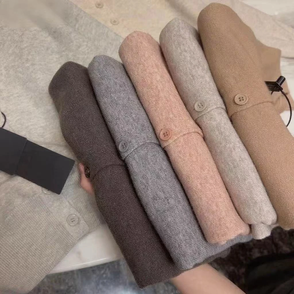 【现货】春秋软糯亲肤韩版宽松慵懒风时髦百搭打底针织开衫上衣