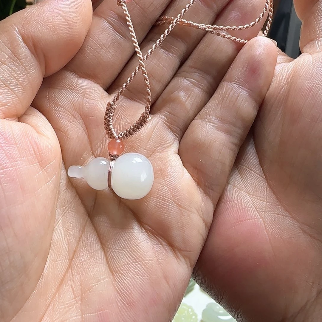 呀***和田玉未镶嵌颈饰