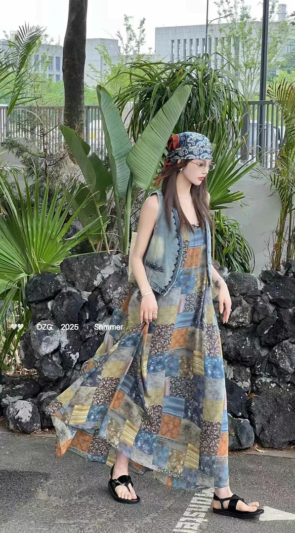 波西米亚印花吊带连衣裙女夏2025新款慵懒风显瘦沙滩裙海边度假裙