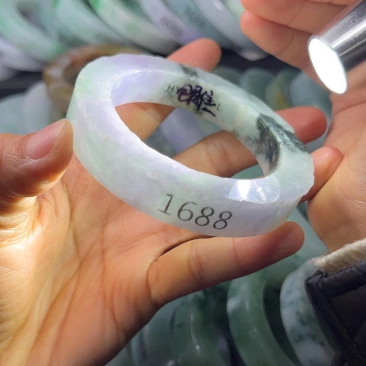 定制翡翠未镶嵌手镯
