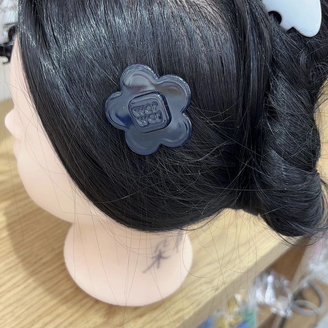 皮质铁合金中号花朵章蓝色