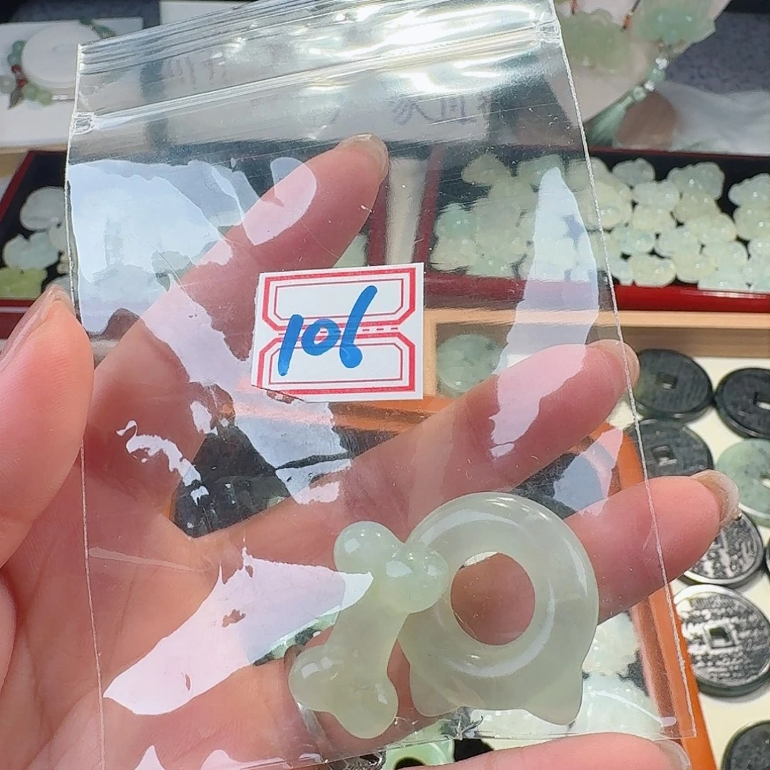 蛇纹石玉颈饰合金精美礼品