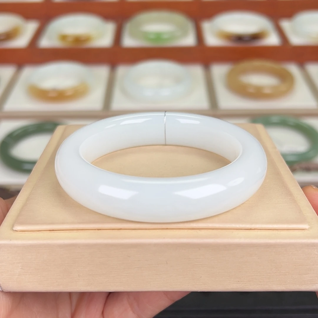 和田玉未镶嵌手镯白镯