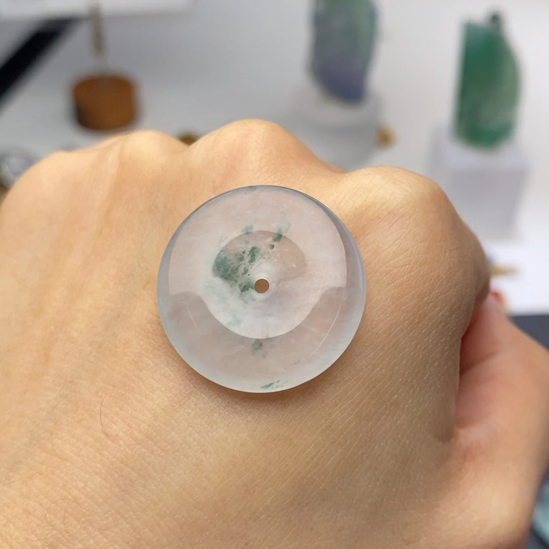 翡翠未镶嵌颈饰隐