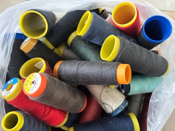 小轴402缝纫线 微瑕介意勿拍 no退no换