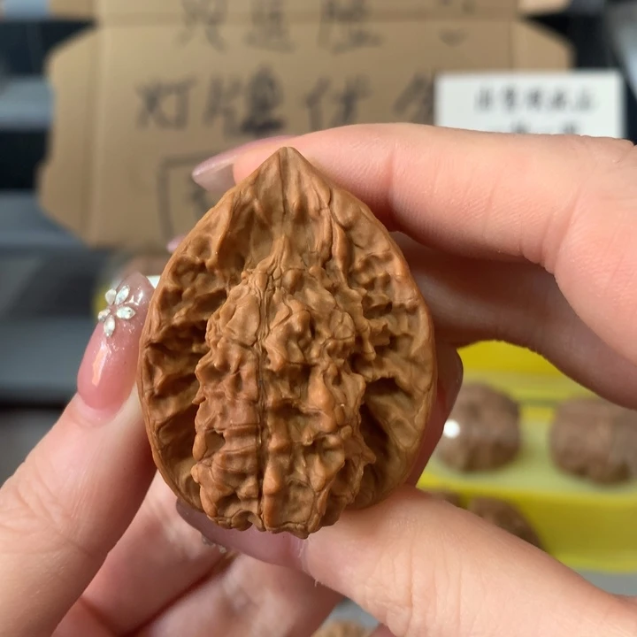 锦****吊坠文玩核桃异形单只， 有瑕疵