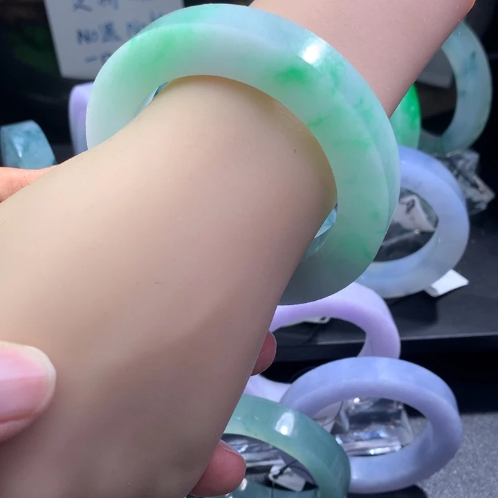 定制翡翠未镶嵌翡翠手镯