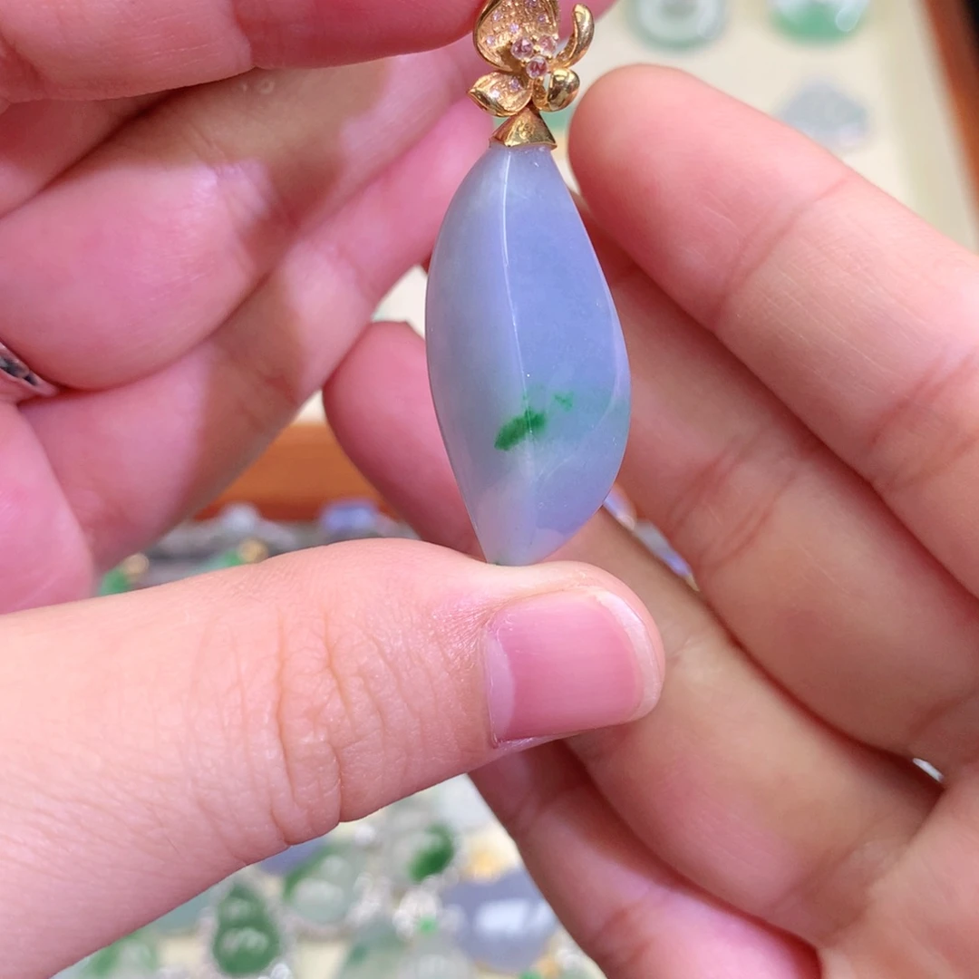 颈饰18K金镶嵌翡翠