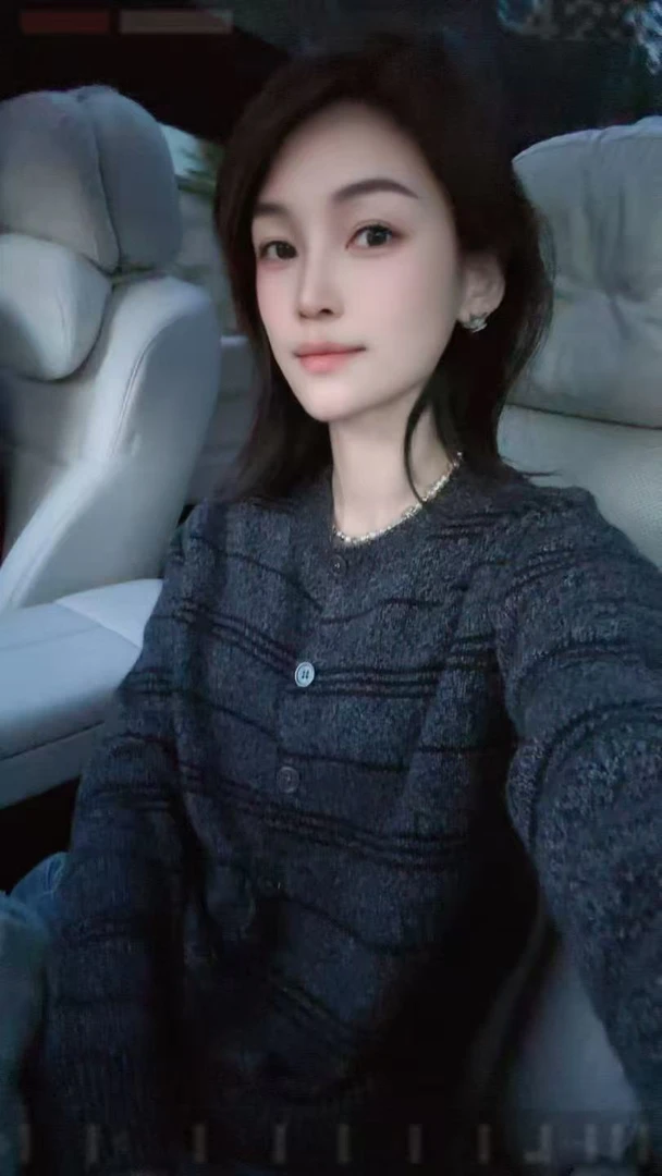 秋季新款纽扣掺色条纹圆领休闲开衫毛衣