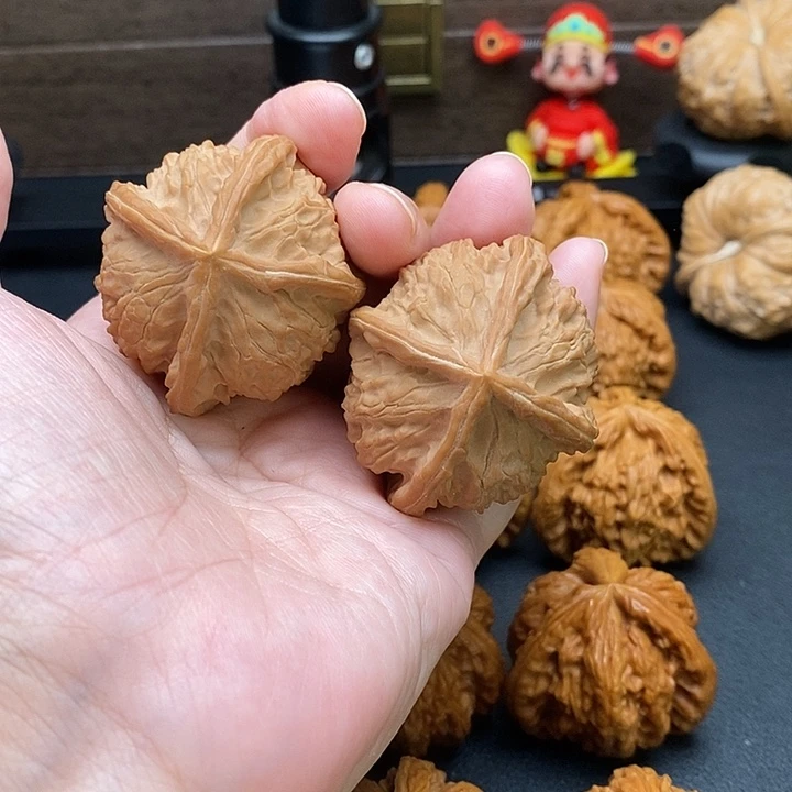 启***房把件文玩核桃金锭