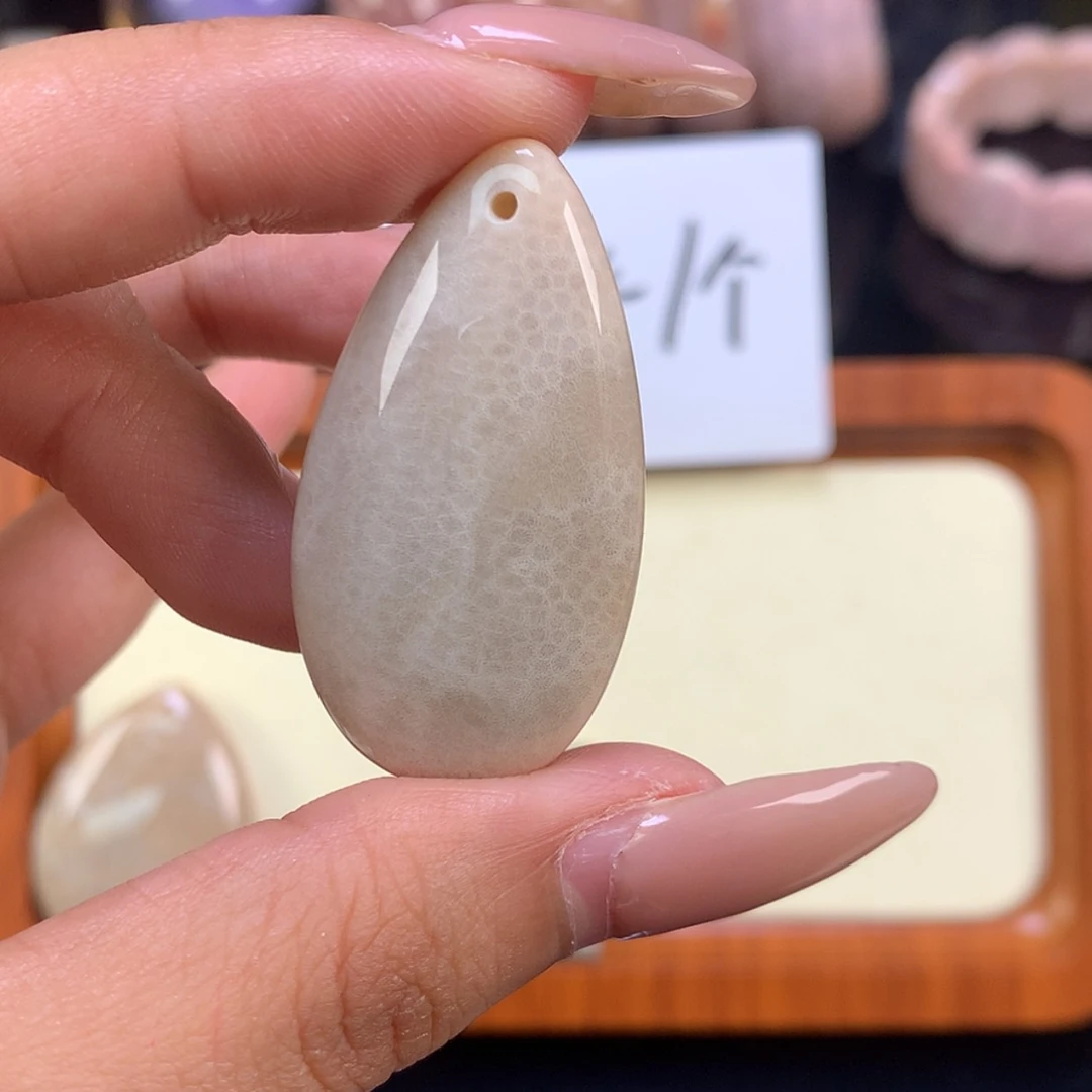 【闪购商品】颈饰未镶嵌硅化珊瑚（珊瑚玉）?***?