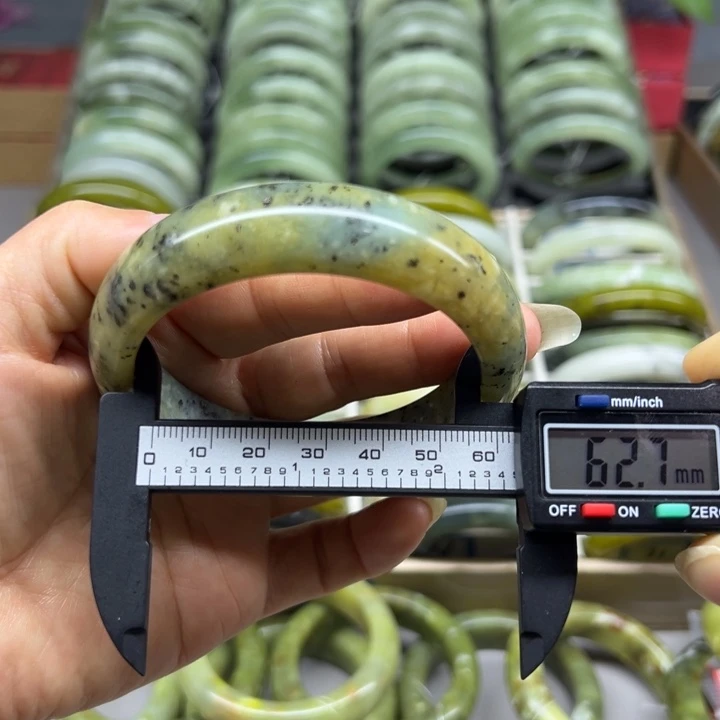 蛇纹石玉未镶嵌手镯74