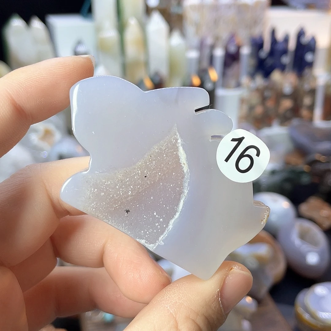 水晶码瑙晶洞小兔儿未镶嵌