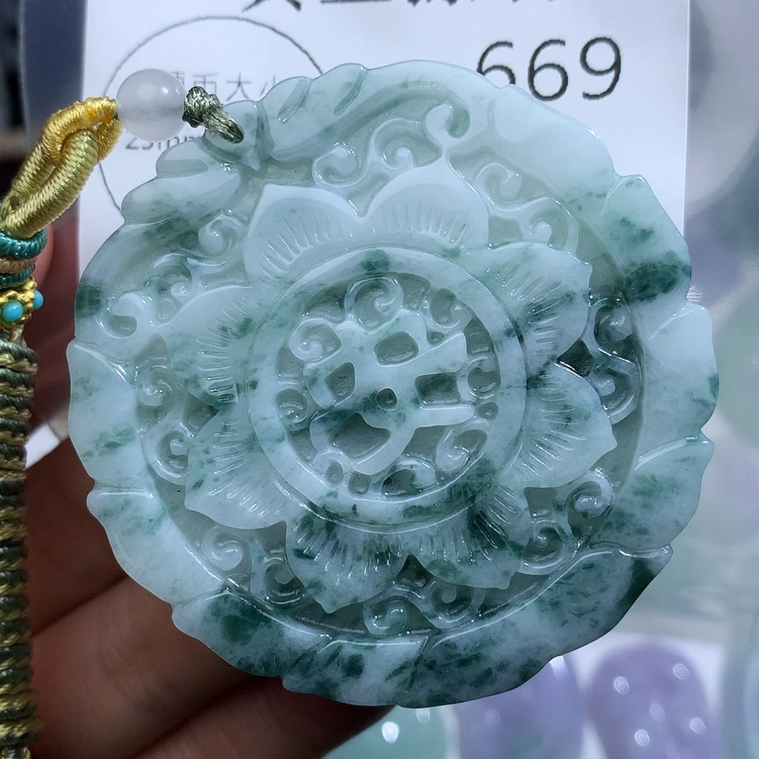 翡翠未镶嵌颈饰669