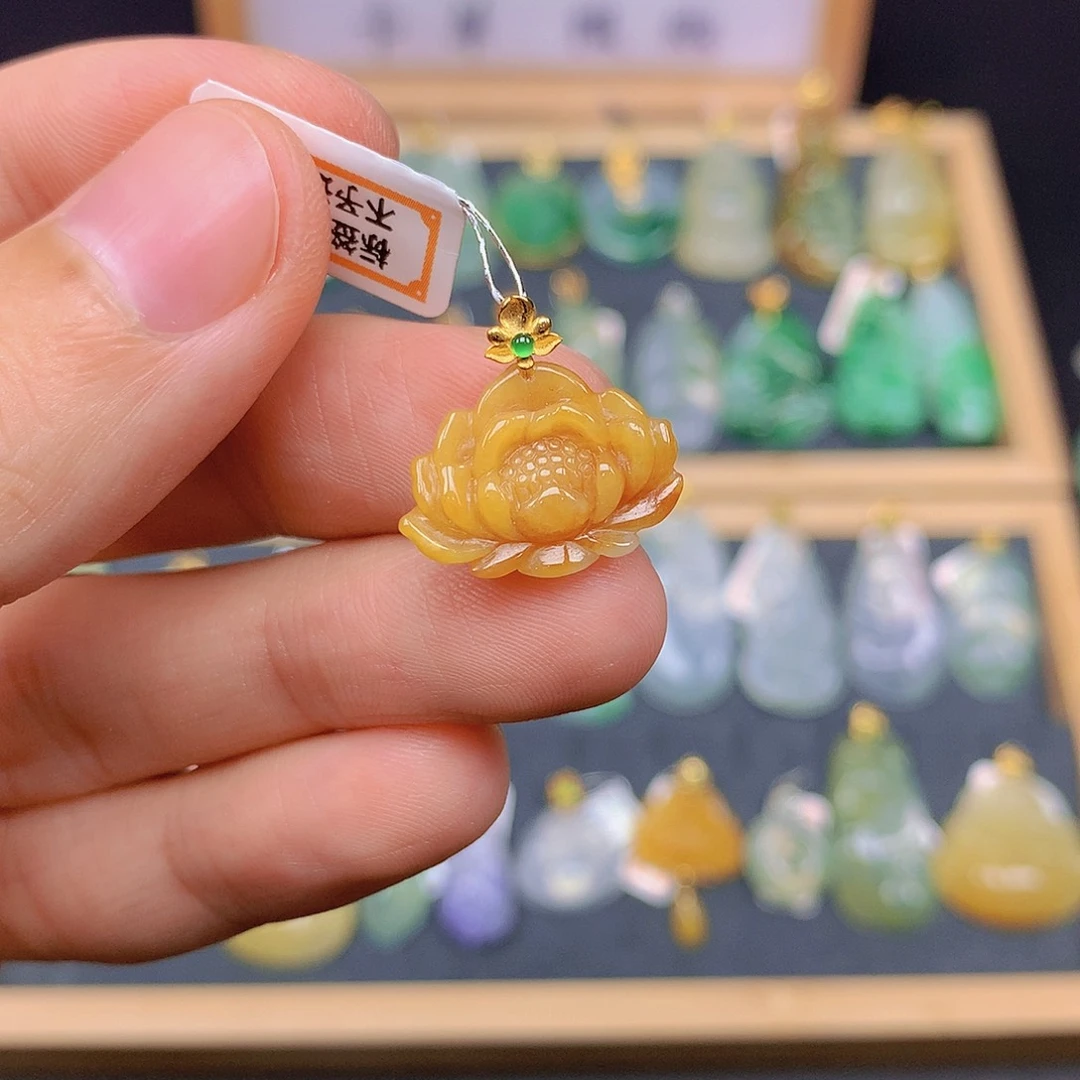 翡翠18K金镶嵌颈饰翡翠