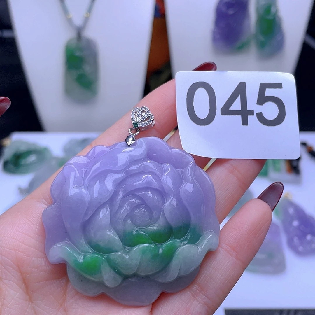 翡翠吊坠(赠链)未镶嵌