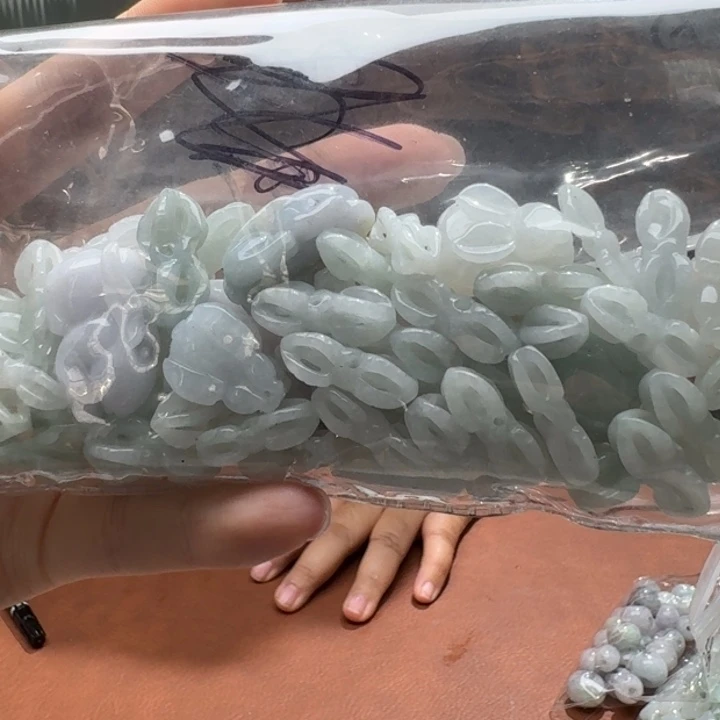 未镶嵌挂件翡翠福利1个，不包邮，拍一单邮费发货