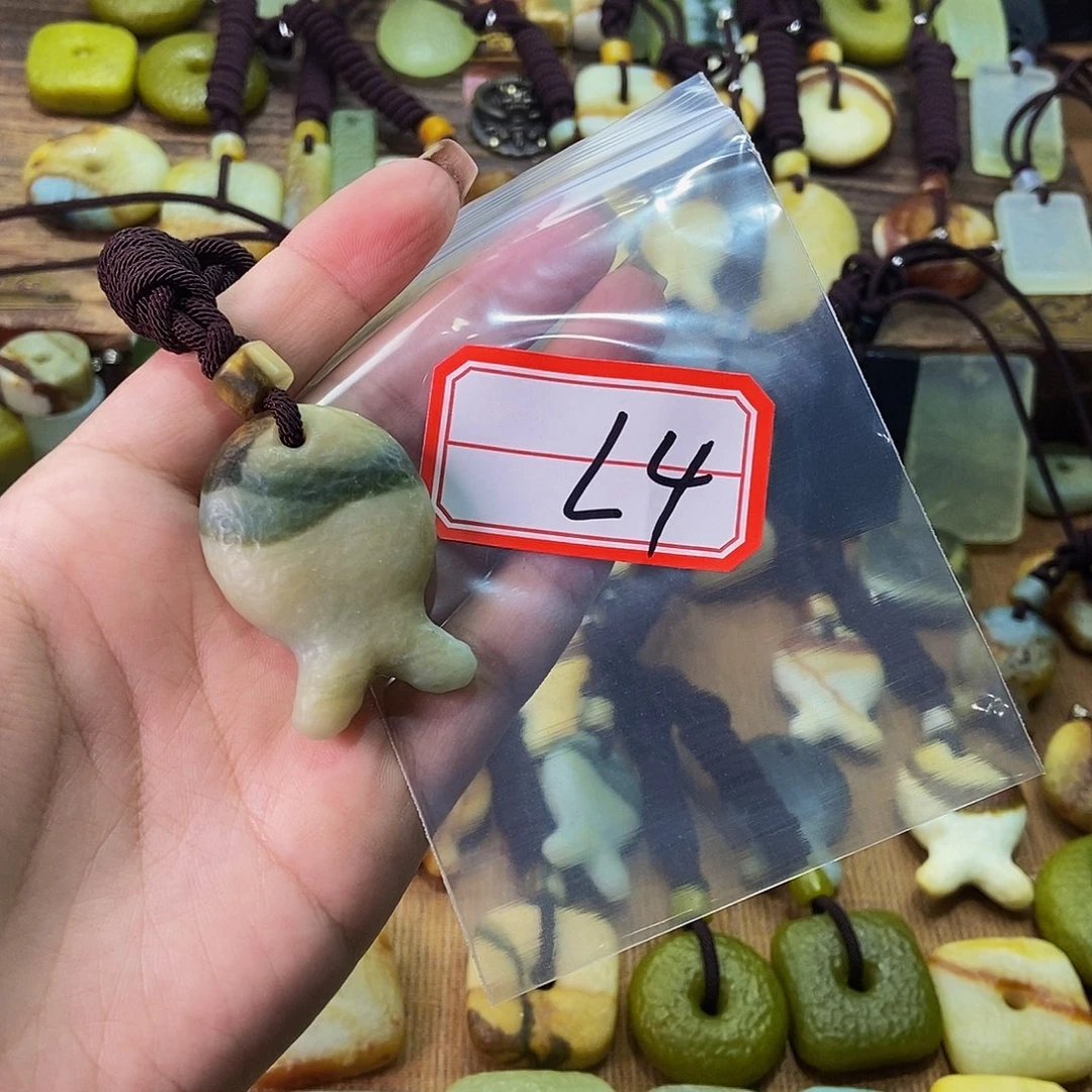 未镶嵌蛇纹石玉挂件哟*