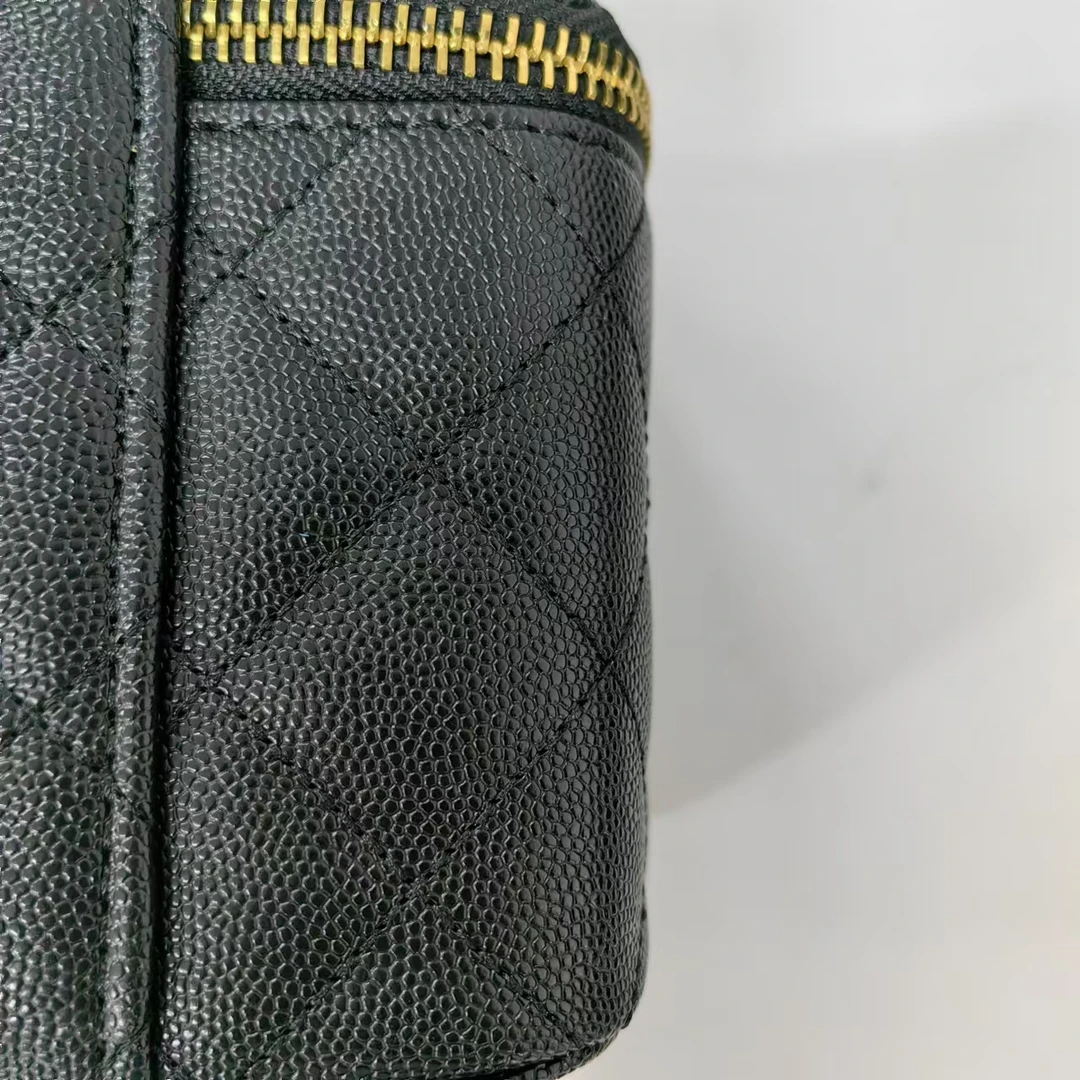 真好看啊~黑色金球包包