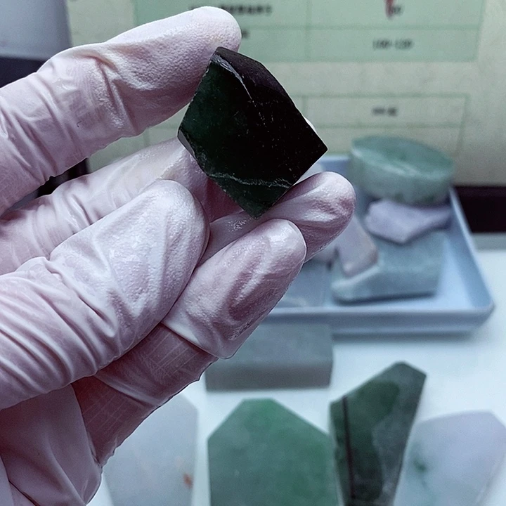 翡翠颈饰未镶嵌缅甸翡翠A货边角