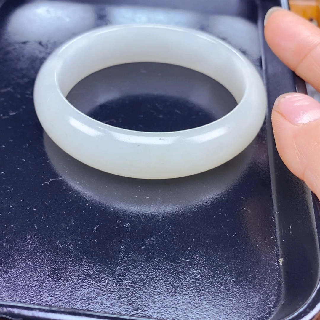 石英质玉（黄龙玉）未镶嵌颈饰