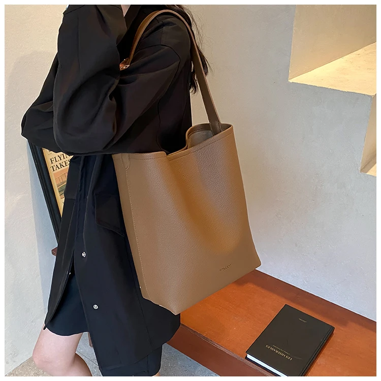 美拉德复古腋下包包女2025新款春季时尚大容量水桶包单肩托特包