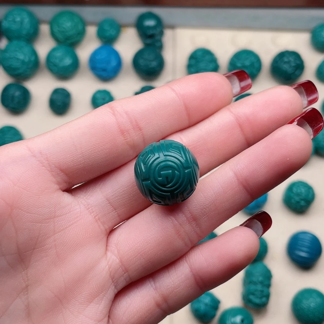 【闪购商品】玻璃颈饰地狱色博古纹圆珠17左右一个