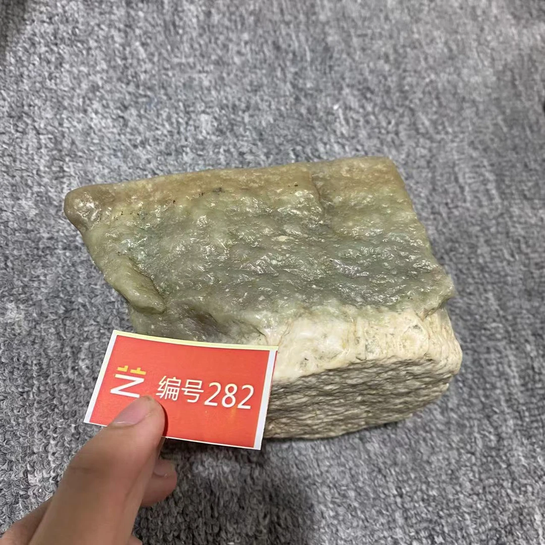 新疆玉料原石发一件编号282