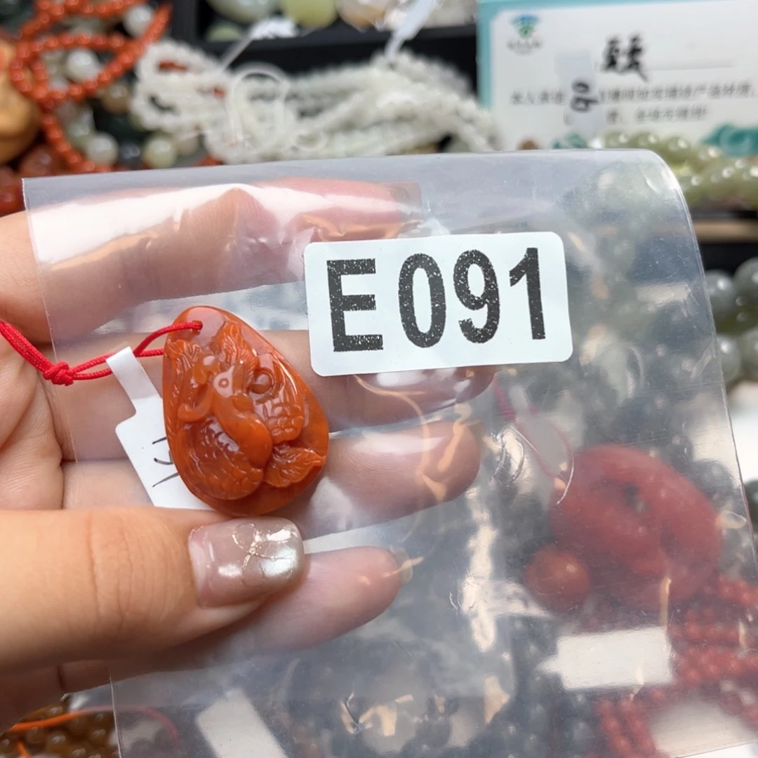 未镶嵌南红玛瑙珠宝奇石锦*?