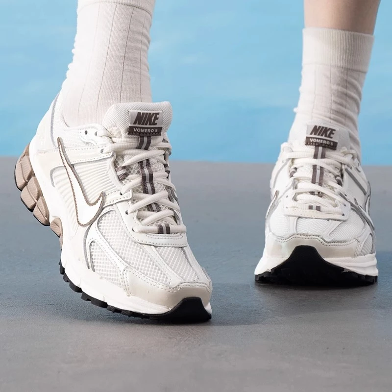 Nike耐克女鞋2025夏季新款W NIKE ZOOM VOMERO 5休闲鞋IB8129