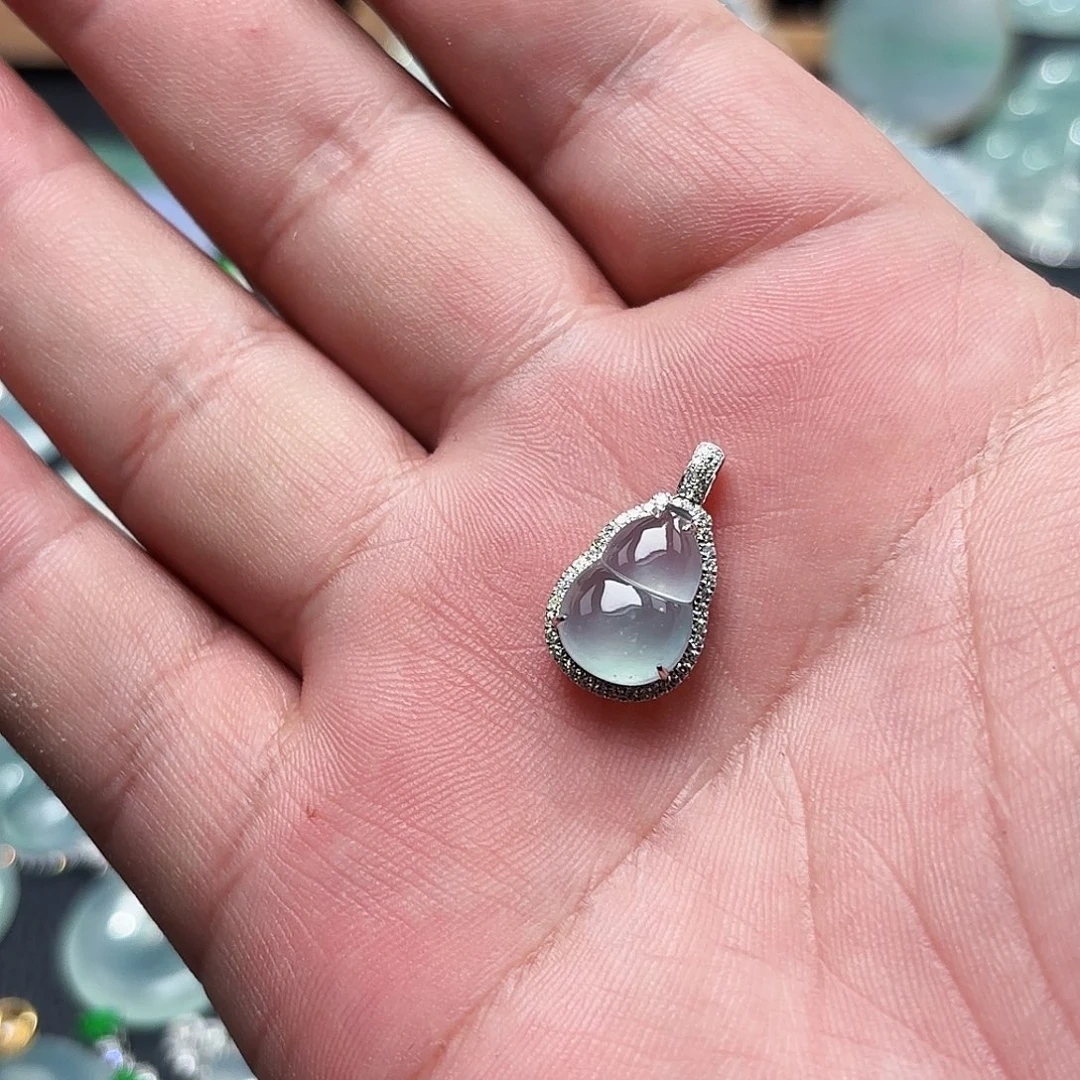 心***y颈饰18K金镶嵌翡翠