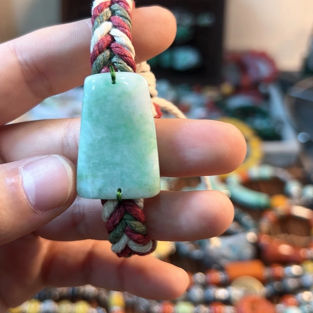 翡翠颈饰未镶嵌手串