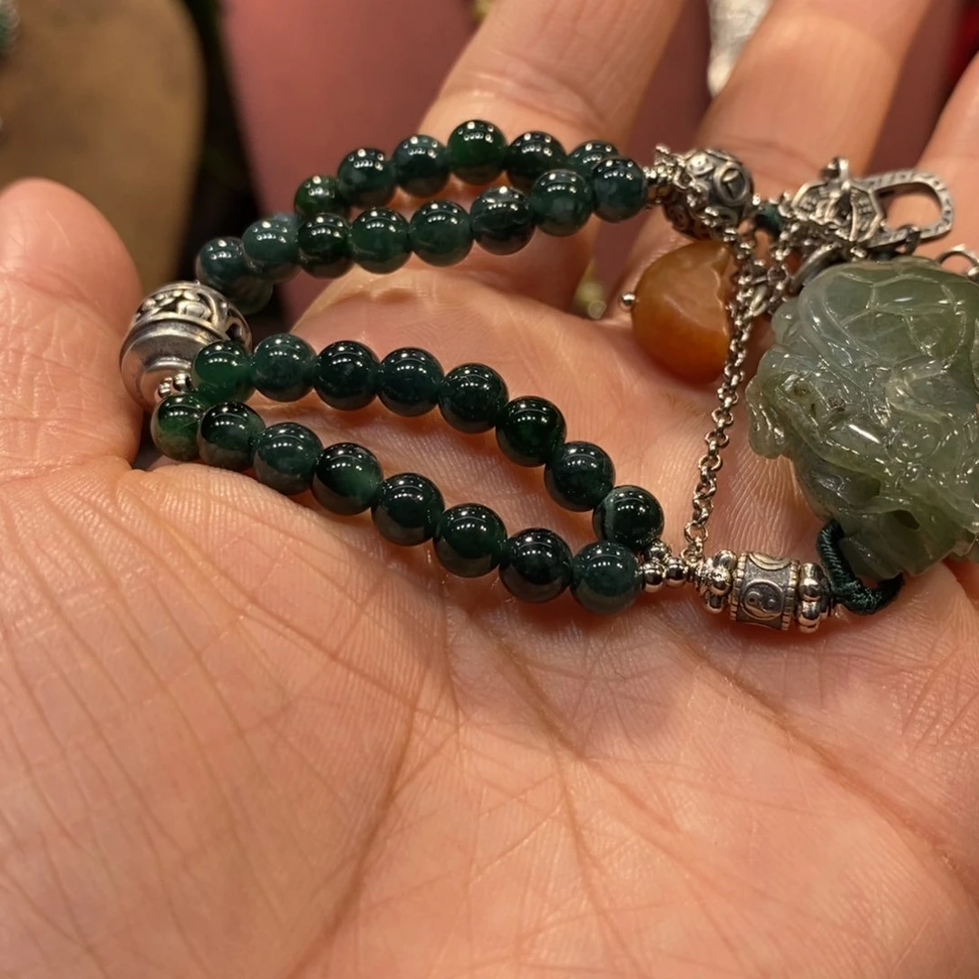 翡翠吊坠(赠链)未镶嵌